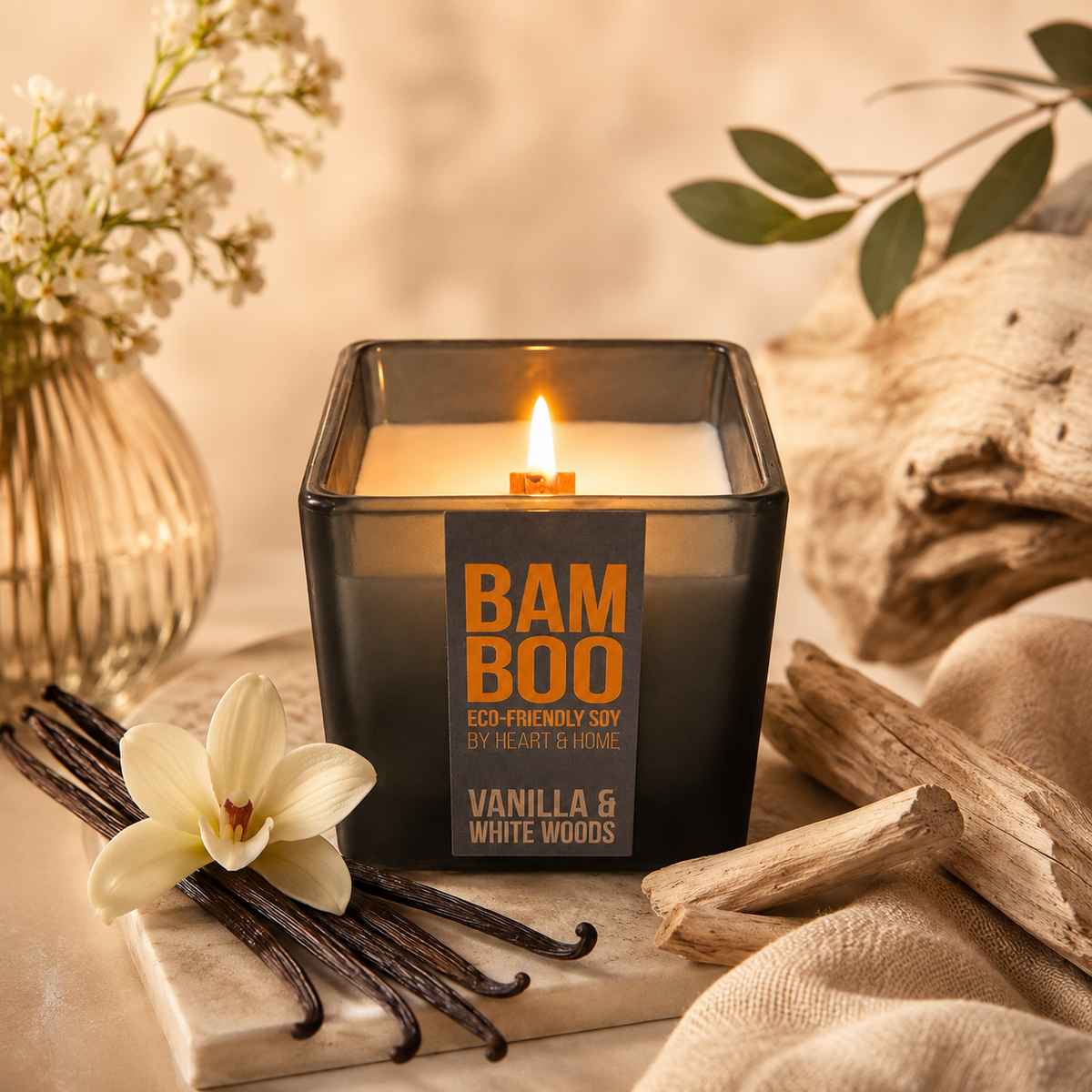Bamboo Vanilla & White Woods doftljus tänt