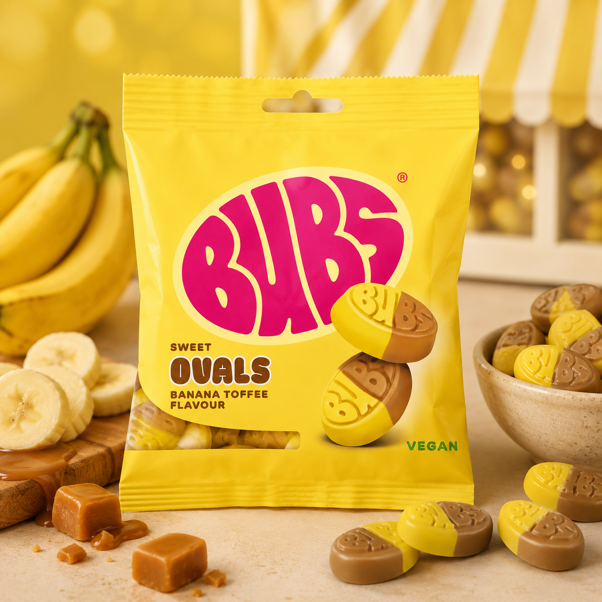 BUBS Banana Toffee Ovals 155g – lifestylebild med banan och toffee