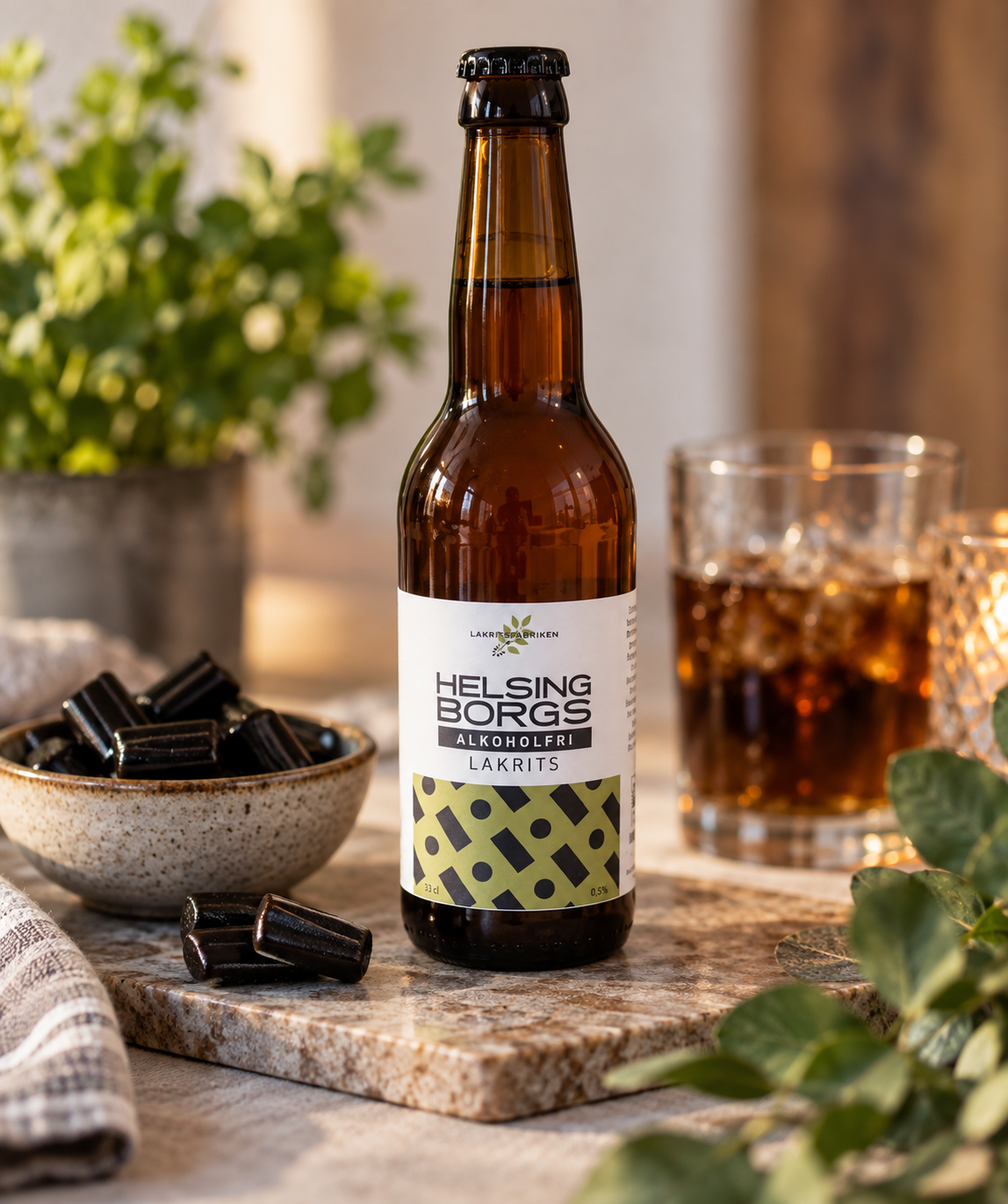 Lakritsfabrikens alkoholfria Lakritsöl 33 cl – lifestylebild