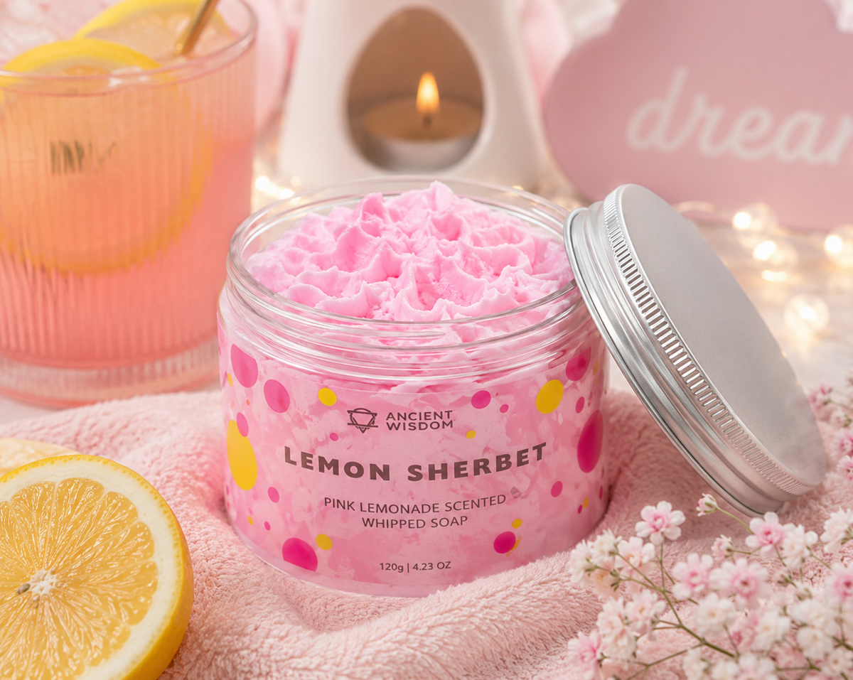 Lemon Sherbet Pink Lemonade Whipped Cream Soap i badrumsmiljö