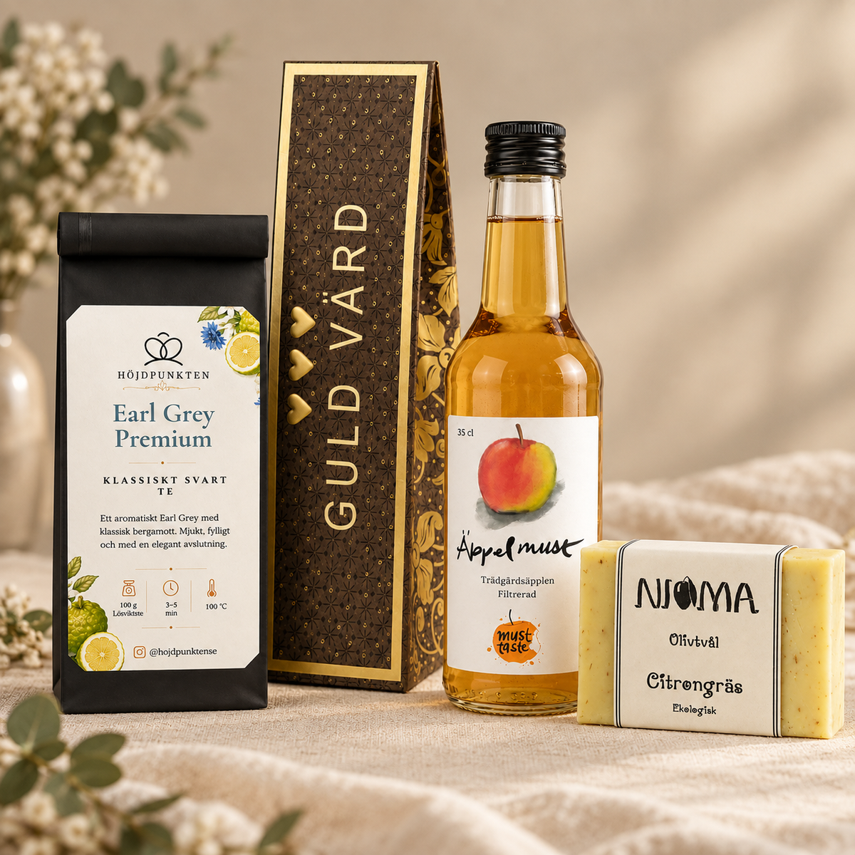 Tackgåvans innehåll – Earl Grey Premium, äppelmust, Guld värd-choklad och Nioma citrongrästvål.